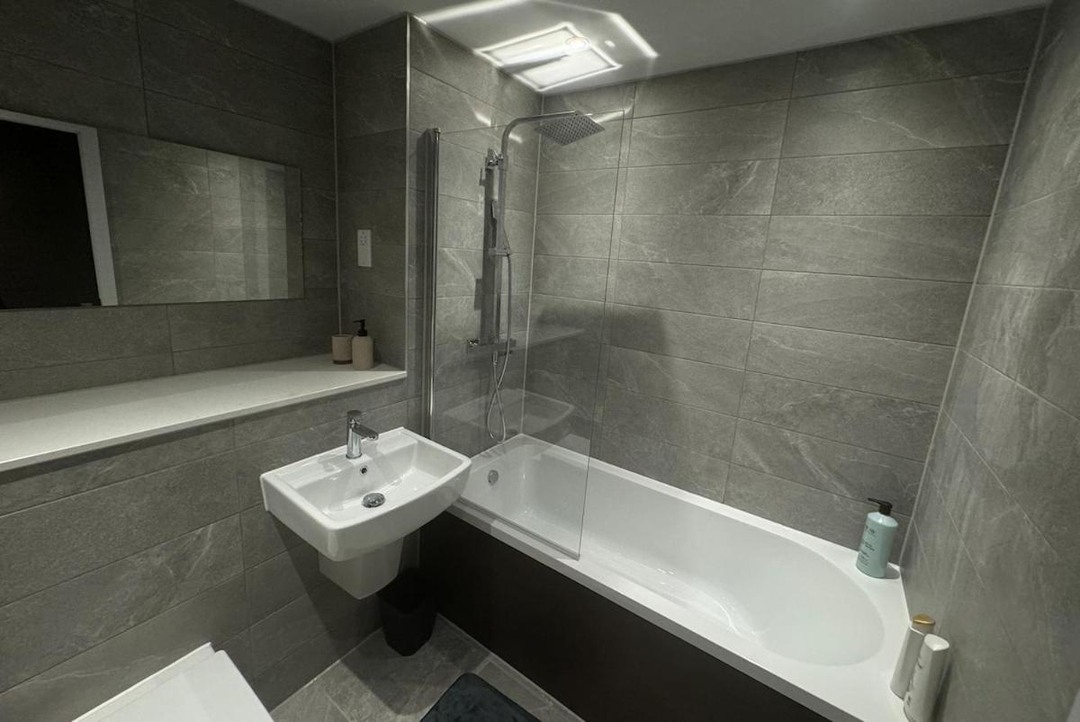 Modern 2-Bedroom Apartment In Heart Of ليفربول المظهر الخارجي الصورة