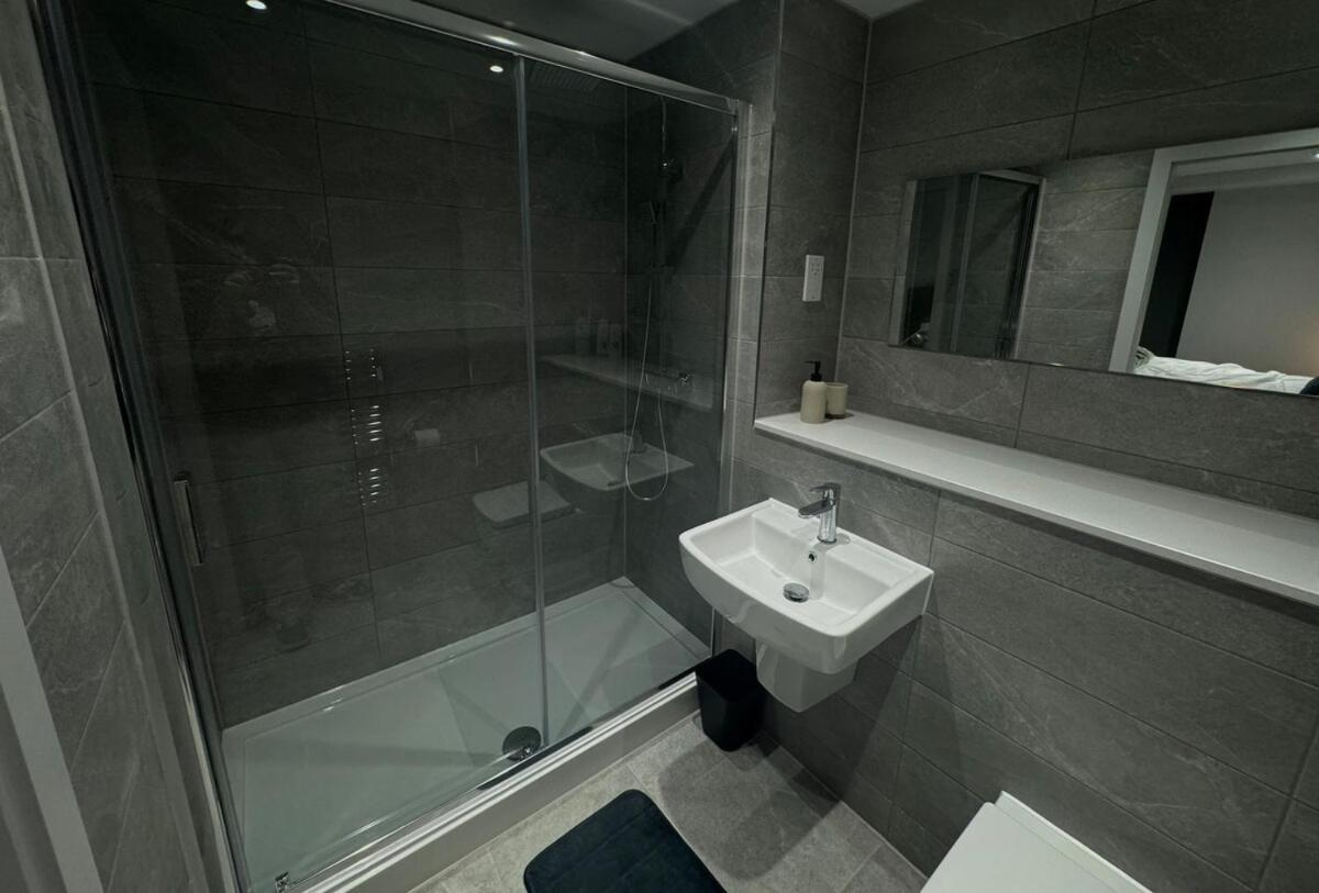 Modern 2-Bedroom Apartment In Heart Of ليفربول المظهر الخارجي الصورة